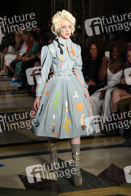 Pam Hogg Fashion Show auf der London Fashion Week SS17