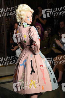 Pam Hogg Fashion Show auf der London Fashion Week SS17
