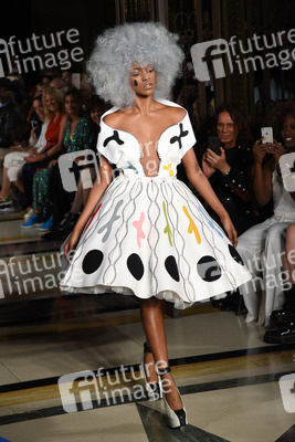 Pam Hogg Fashion Show auf der London Fashion Week SS17