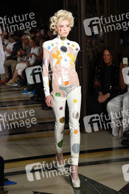 Pam Hogg Fashion Show auf der London Fashion Week SS17