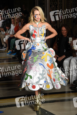 Pam Hogg Fashion Show auf der London Fashion Week SS17