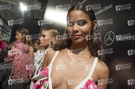 Backstage auf der Mercedes-Benz Fashion Week Madrid SS17