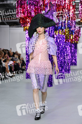 Ryan Lo Fashion Show auf der London Fashion Week SS17