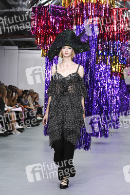 Ryan Lo Fashion Show auf der London Fashion Week SS17