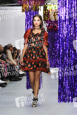 Ryan Lo Fashion Show auf der London Fashion Week SS17