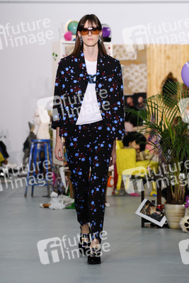 Ashley Williams Fashion Show auf der London Fashion Week SS17