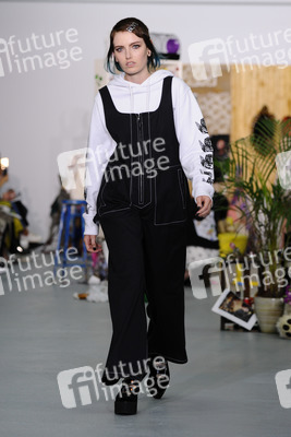 Ashley Williams Fashion Show auf der London Fashion Week SS17