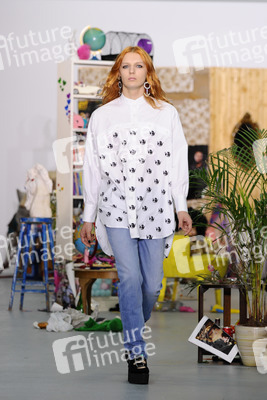 Ashley Williams Fashion Show auf der London Fashion Week SS17