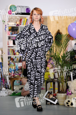 Ashley Williams Fashion Show auf der London Fashion Week SS17