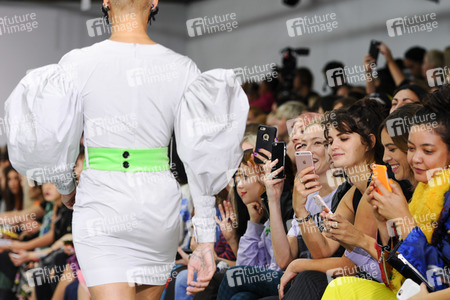 Ashley Williams Fashion Show auf der London Fashion Week SS17