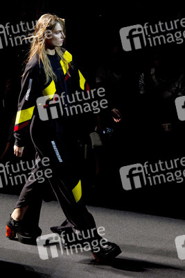 Maria ke Fisherman Fashion Show auf der Mercedes-Benz Fashion Week Madrid SS17