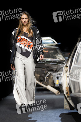 Maria ke Fisherman Fashion Show auf der Mercedes-Benz Fashion Week Madrid SS17