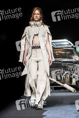 Maria ke Fisherman Fashion Show auf der Mercedes-Benz Fashion Week Madrid SS17