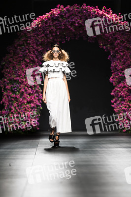 Juana Martin Fashion Show auf der Mercedes-Benz Fashion Week Madrid SS17