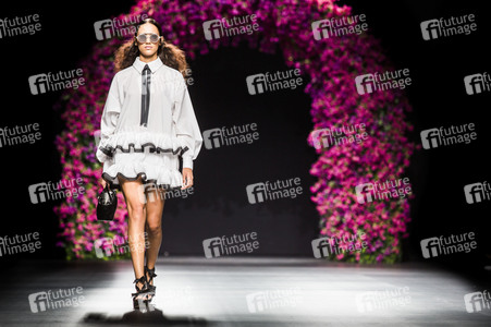 Juana Martin Fashion Show auf der Mercedes-Benz Fashion Week Madrid SS17