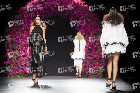 Juana Martin Fashion Show auf der Mercedes-Benz Fashion Week Madrid SS17