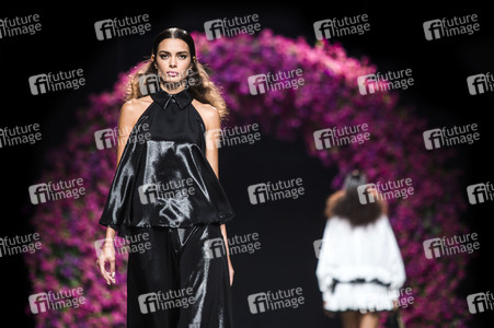 Juana Martin Fashion Show auf der Mercedes-Benz Fashion Week Madrid SS17