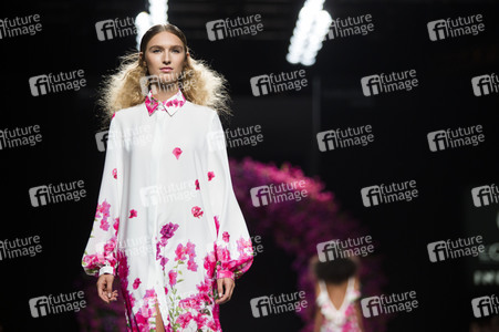 Juana Martin Fashion Show auf der Mercedes-Benz Fashion Week Madrid SS17