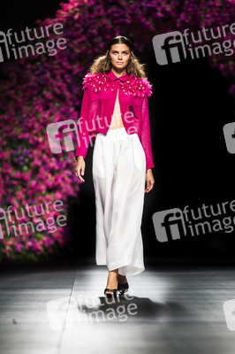 Juana Martin Fashion Show auf der Mercedes-Benz Fashion Week Madrid SS17