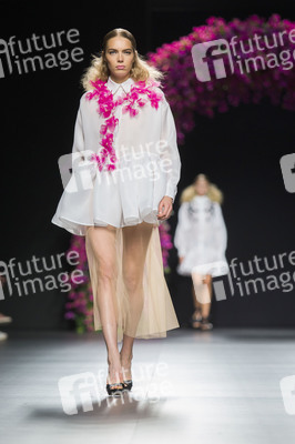 Juana Martin Fashion Show auf der Mercedes-Benz Fashion Week Madrid SS17