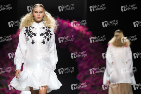 Juana Martin Fashion Show auf der Mercedes-Benz Fashion Week Madrid SS17