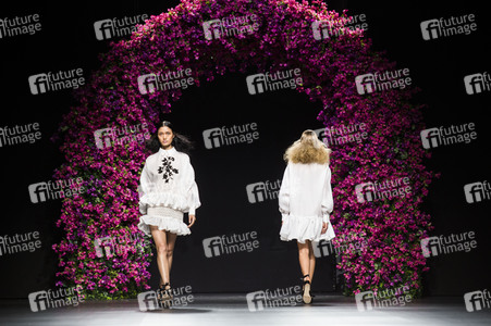 Juana Martin Fashion Show auf der Mercedes-Benz Fashion Week Madrid SS17