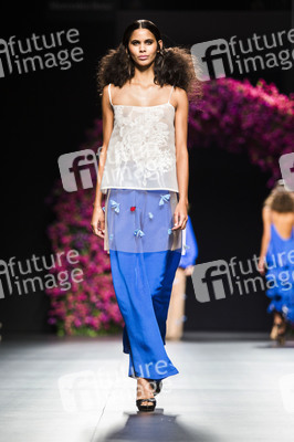Juana Martin Fashion Show auf der Mercedes-Benz Fashion Week Madrid SS17