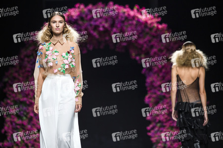 Juana Martin Fashion Show auf der Mercedes-Benz Fashion Week Madrid SS17