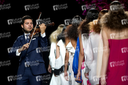 Juana Martin Fashion Show auf der Mercedes-Benz Fashion Week Madrid SS17