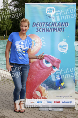 Charity-Event 'Deutschland schwimmt' in Hamburg