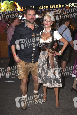 Trachtenwahnsinn auf dem Oktoberfest in München
