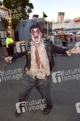 'Queen Mary's Dark Harbor' Preview in Long Beach