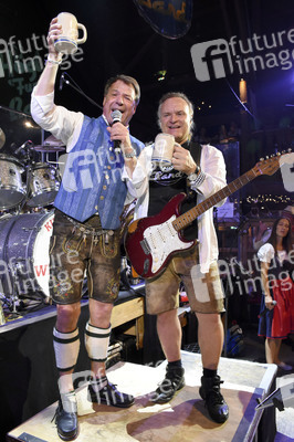 Kufflers Weinzelt auf dem Oktoberfest in München
