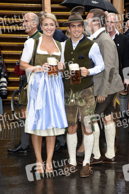 FC Bayern Team auf dem Oktoberfest in München