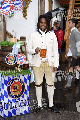 FC Bayern Team auf dem Oktoberfest in München