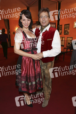 Theaterpremiere 'Glücklich die Glücklichen' in München