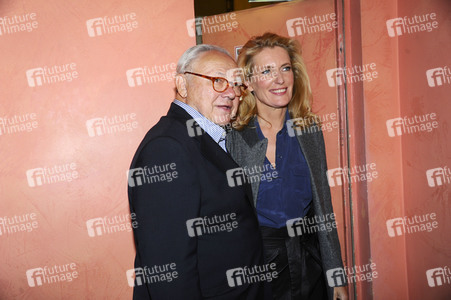 Theaterpremiere 'Glücklich die Glücklichen' in München
