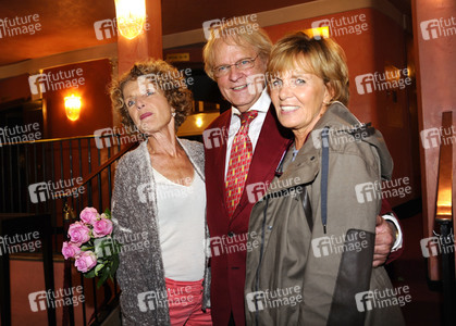 Theaterpremiere 'Glücklich die Glücklichen' in München