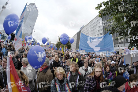 'Die Waffen nieder!' Demo in Berlin