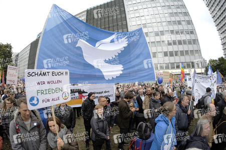 'Die Waffen nieder!' Demo in Berlin