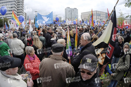 'Die Waffen nieder!' Demo in Berlin