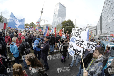 'Die Waffen nieder!' Demo in Berlin