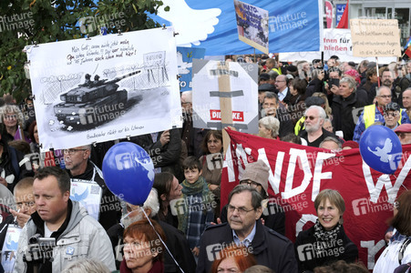 'Die Waffen nieder!' Demo in Berlin