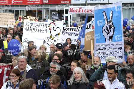 'Die Waffen nieder!' Demo in Berlin