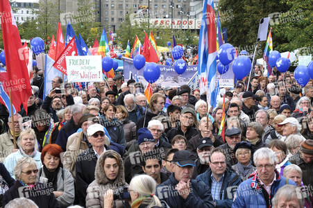 'Die Waffen nieder!' Demo in Berlin