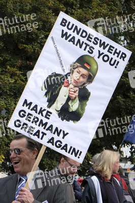 'Die Waffen nieder!' Demo in Berlin