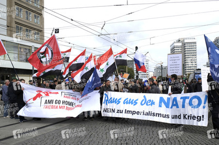 'Die Waffen nieder!' Demo in Berlin