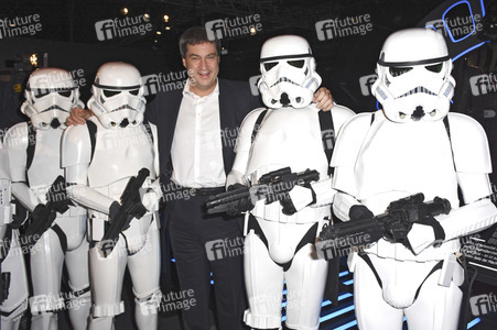 Markus Söder besucht 'Star Wars Identities' in München
