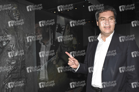 Markus Söder besucht 'Star Wars Identities' in München