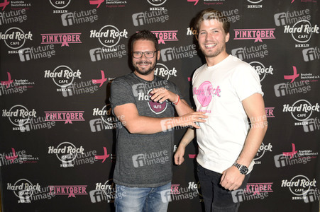 Pinktober Aktion im Hard Rock Cafe Berlin
